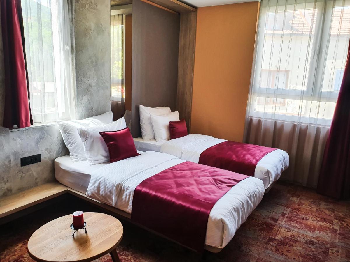 Hotel City Code Зениця Екстер'єр фото