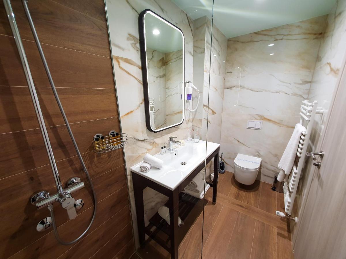 Hotel City Code Зениця Екстер'єр фото